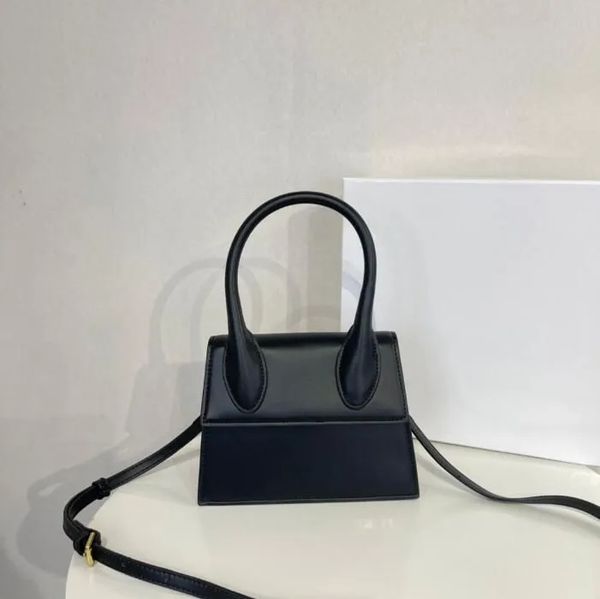 women handbags cross body bags designer circle hand design high-grade texture single shoulder messenger cowhide thin shoulder strap
women handbags cross body bags designer circle hand design high-grade texture single shoulder messenger cowhide thin shoulder strap