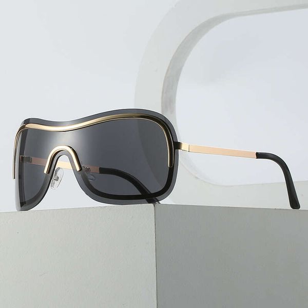 2023 new integrated sunglasses popular on the internet ins street shoot cool glasses personalized y2k sunglasses female with box, White;black 
2023 new integrated sunglasses popular on the internet ins street shoot cool glasses personalized y2k sunglasses female with box, White;black
