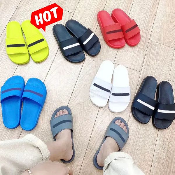 2023 men women designer slippers summer pool slides black green white cool grey beige blue soft pink yellow mens rubber famous sandals paris
2023 men women designer slippers summer pool slides black green white cool grey beige blue soft pink yellow mens rubber famous sandals paris