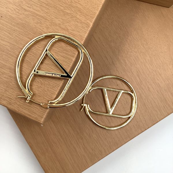 no box fashion jewelry women designer studs luxury brand brass v love engagement earring wholesale, Golden;silver
no box fashion jewelry women designer studs luxury brand brass v love engagement earring wholesale, Golden;silver