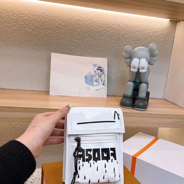 high-end brand design mobile phone bag classic single shoulder crossbody bag that lesbian fashion printed handbag luxury mini satchel beauti
high-end brand design mobile phone bag classic single shoulder crossbody bag that lesbian fashion printed handbag luxury mini satchel beauti