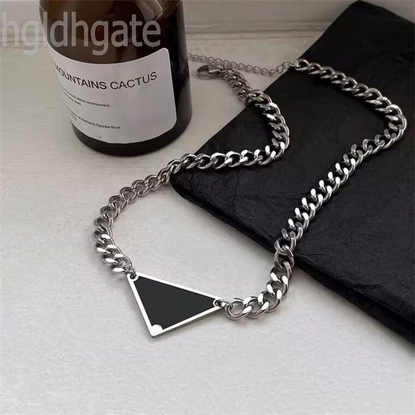 metal luxury necklace pendant necklaces designers enamels triangle trendy neck wear chain for men elegance designer jewelry silver plated or
metal luxury necklace pendant necklaces designers enamels triangle trendy neck wear chain for men elegance designer jewelry silver plated or