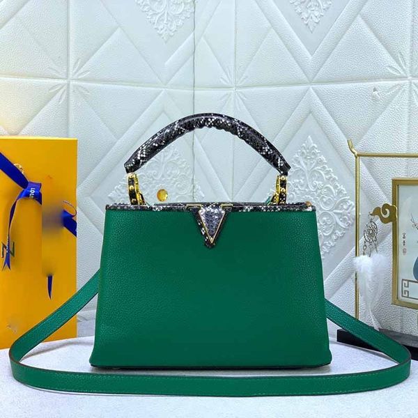 luxury designer tote bags woman leather handbag flip cover open and close python skin handle purses totes large capacity v logo shoulder cro, Black;red
luxury designer tote bags woman leather handbag flip cover open and close python skin handle purses totes large capacity v logo shoulder cro, Black;red