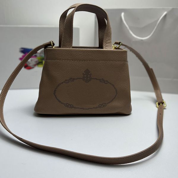 tote bag women crossbody handbags shopping bags shoulder handbag calf leather soft sheepskin lining two side pockets magnetic buckle
tote bag women crossbody handbags shopping bags shoulder handbag calf leather soft sheepskin lining two side pockets magnetic buckle