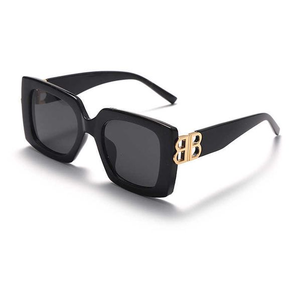 new b family large frame women's net red street shooting square trend versatile sunglasses, White;black
new b family large frame women's net red street shooting square trend versatile sunglasses, White;black