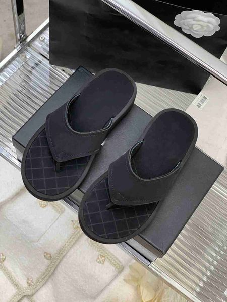 brand new womens slippers casual beach slippers shoe silk fabrics sheepskin flip flops size 35-41, Black
brand new womens slippers casual beach slippers shoe silk fabrics sheepskin flip flops size 35-41, Black