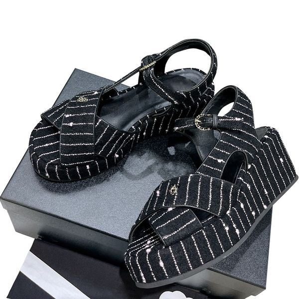 23ss designer womens wedge heels dress shoes tweed sandals with chain work shoe cross mouth ladies adjustable ankle buckle wedding shoes cla, Black
23ss designer womens wedge heels dress shoes tweed sandals with chain work shoe cross mouth ladies adjustable ankle buckle wedding shoes cla, Black