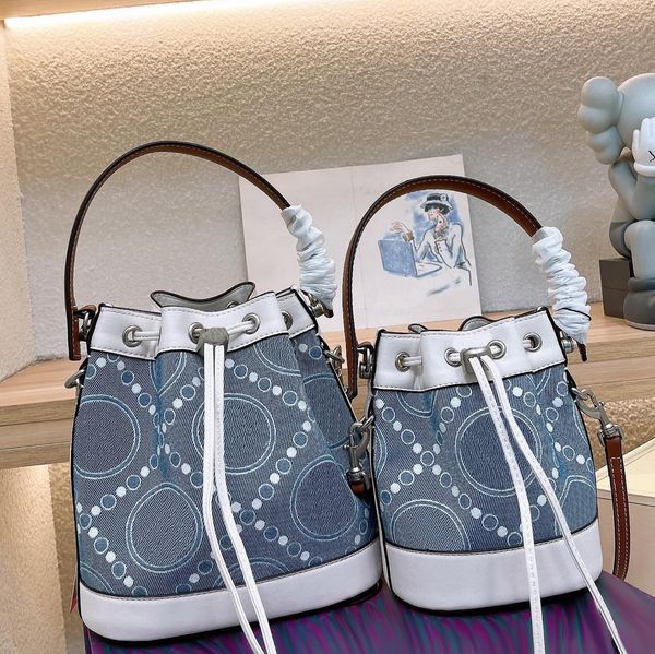 handbag crossbody bucket bag designer bag ladies shoulder bags women luxurys handbags classic fashion cross body totes blue 2 size
handbag crossbody bucket bag designer bag ladies shoulder bags women luxurys handbags classic fashion cross body totes blue 2 size
