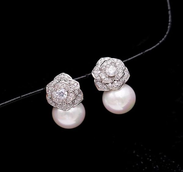 lovely diamond zircon camillia flower pearl stud earrings for woman girls super glittering ins fashion luxury designer 925 silver 1602483, Golden;silver
lovely diamond zircon camillia flower pearl stud earrings for woman girls super glittering ins fashion luxury designer 925 silver 1602483, Golden;silver