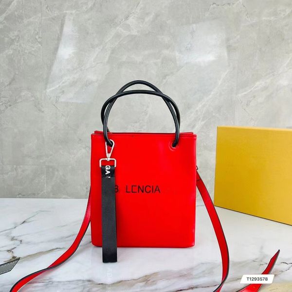 fashion designer tote handbag mobile phone bag brand single shoulder crossbody bag high-quality going out small square bag men's and wo
fashion designer tote handbag mobile phone bag brand single shoulder crossbody bag high-quality going out small square bag men's and wo