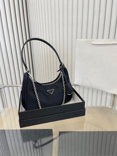 underarm bag, carrying chain, single shoulder crossbody stick bag, underarm portable women's bag
underarm bag, carrying chain, single shoulder crossbody stick bag, underarm portable women's bag