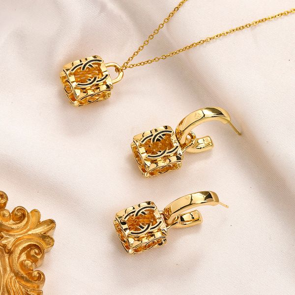 classical women luxury designer brand letter necklace choker pendant chain 18k gold plated stainless steel square pendants necklaces wedding, Silver
classical women luxury designer brand letter necklace choker pendant chain 18k gold plated stainless steel square pendants necklaces wedding, Silver