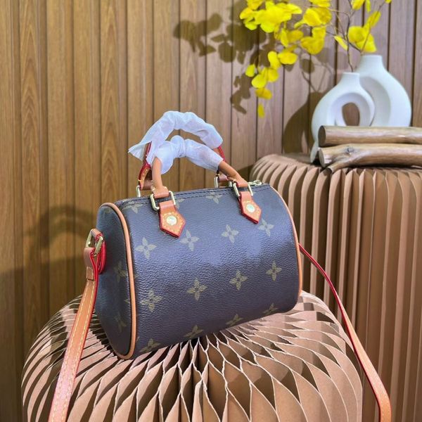designer bag fashion temperament classic personality version crossbody bag commuting compact tote
designer bag fashion temperament classic personality version crossbody bag commuting compact tote