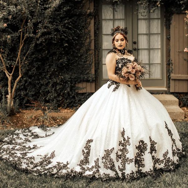 vintage black and white ball gown wedding dresses sweetheart neckine lace-up plus size bridal gowns lace appliques seuined tulle gothic brid
vintage black and white ball gown wedding dresses sweetheart neckine lace-up plus size bridal gowns lace appliques seuined tulle gothic brid