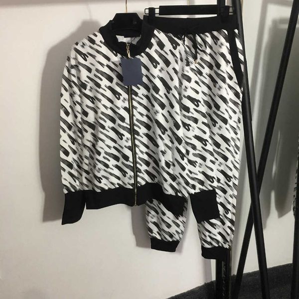 23ss womens designer clothing womens tracksuits long sleeve zipper coat full logo letter print elastic waist casual sweatpants set women clo, Gray
23ss womens designer clothing womens tracksuits long sleeve zipper coat full logo letter print elastic waist casual sweatpants set women clo, Gray