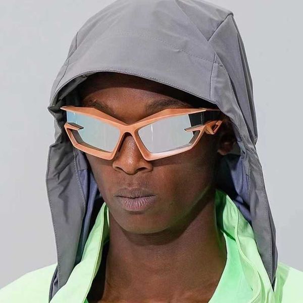 europe and the united states futuristic technology sunglasses y2k street ssunglasses shaped sunglasses 0413, White;black
europe and the united states futuristic technology sunglasses y2k street ssunglasses shaped sunglasses 0413, White;black