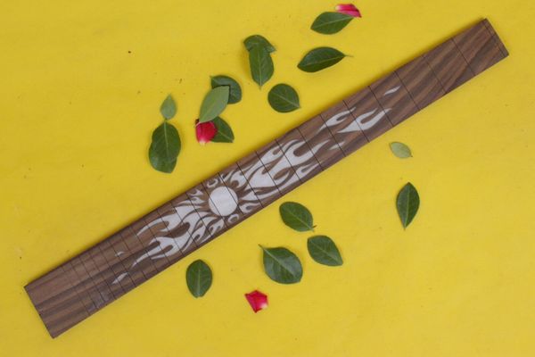 1x electric guitar fretboard 24fret 24.75inch rose wood guitar accessories #82s
1x electric guitar fretboard 24fret 24.75inch rose wood guitar accessories #82s