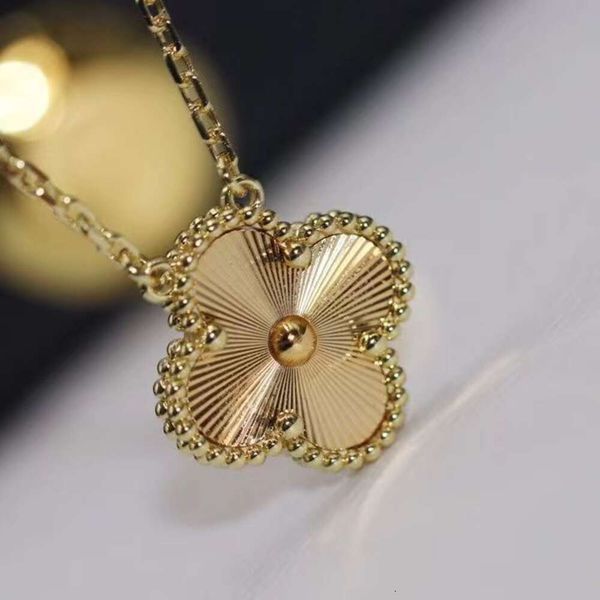 

Classic designer jewelry Four-leaf Clover Necklace jewelrys Fashion Four Leaf Grass Design High Grade Single Flower Necklace 18k Rose Gold Pendant Van Clee jewelry