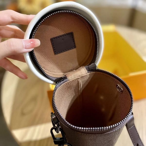 2022 autumn and winter fashion small water cup bags crossbody wholesale mini coin purse clutch bag presbyopia letter pattern01, Black;red
2022 autumn and winter fashion small water cup bags crossbody wholesale mini coin purse clutch bag presbyopia letter pattern01, Black;red