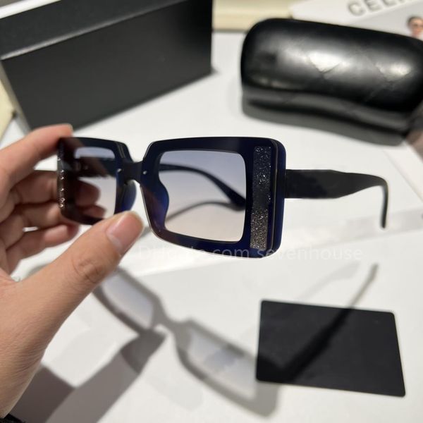2023 12x18 frame new men and women sunglasses polaroid fashion casual simple high-end atmosphere 4 color choice, White;black
2023 12x18 frame new men and women sunglasses polaroid fashion casual simple high-end atmosphere 4 color choice, White;black