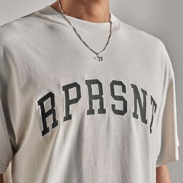 men's t-shirts represent represent 2022 spring/summer rprsnt letter embroidered loose fitting men's and women's short sleeve, White;black
men's t-shirts represent represent 2022 spring/summer rprsnt letter embroidered loose fitting men's and women's short sleeve, White;black