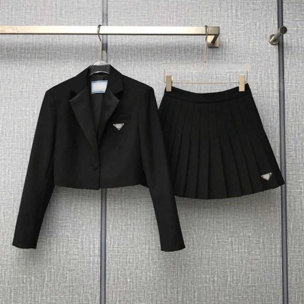 fashion womens suit short skirt set designer suit luxury cardigan jacket brand pleated skirts two piece business suits, White
fashion womens suit short skirt set designer suit luxury cardigan jacket brand pleated skirts two piece business suits, White