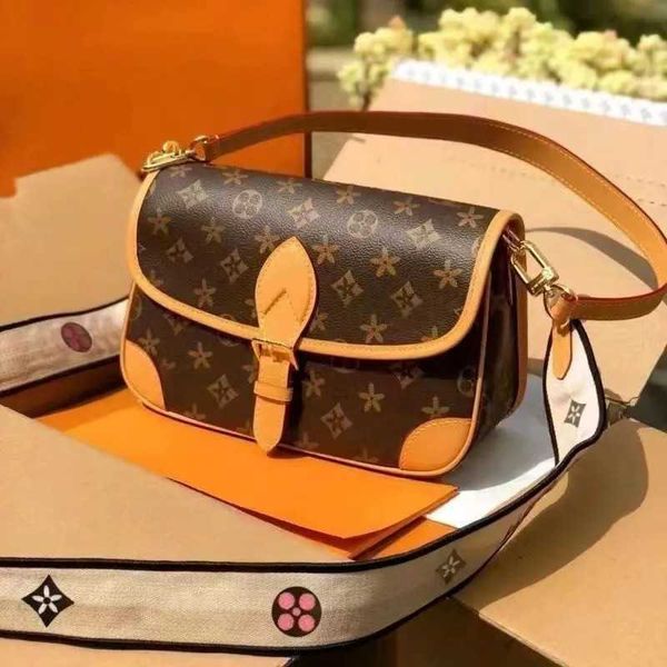 fashion women bag brand design shoulder bag for women bags handbag handbags lady messenger luxury designers crossbody tote wallet 24cm
fashion women bag brand design shoulder bag for women bags handbag handbags lady messenger luxury designers crossbody tote wallet 24cm