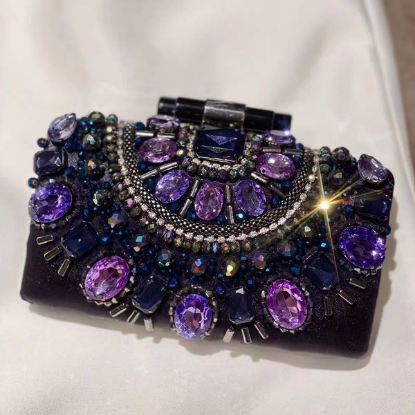 designer classic women's dinner bag high-quality solid color real silk diamond-encrusted square buckle banquet chain love envelope bag
designer classic women's dinner bag high-quality solid color real silk diamond-encrusted square buckle banquet chain love envelope bag