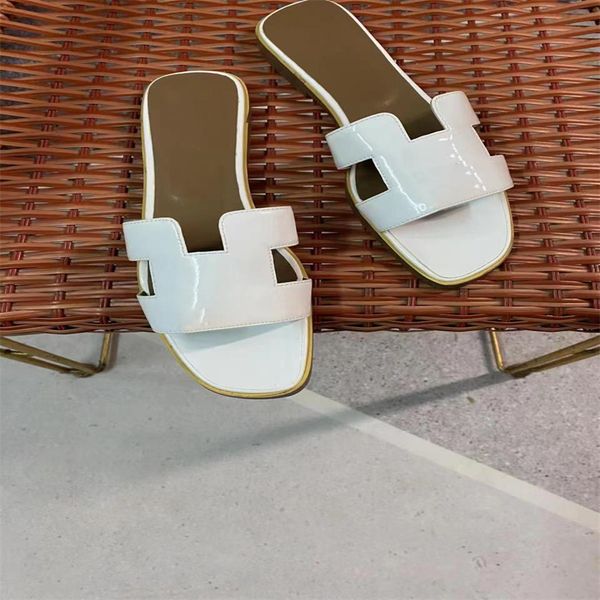 designer sandals chypre h slippers beach classic flat sandal luxury summer lady leather flip flops men women slides size 34-42 designer shoe, Black
designer sandals chypre h slippers beach classic flat sandal luxury summer lady leather flip flops men women slides size 34-42 designer shoe, Black