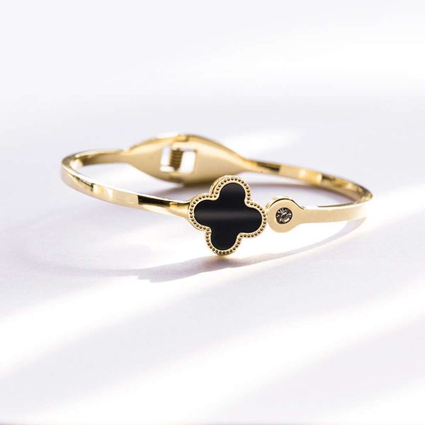 Classic designer jewelry Four-leaf Clover Bracelet jewelrys Lucky Four Leaf Grass Rhinestone Elastic Bracelets Ornament Rose Gold bracelet Van Clee jewelry
Classic designer jewelry Four-leaf Clover Bracelet jewelrys Lucky Four Leaf Grass Rhinestone Elastic Bracelets Ornament Rose Gold bracelet Van Clee jewelry