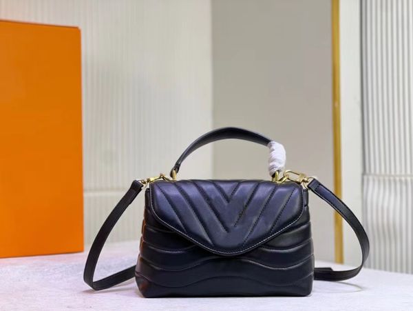 new wave hold me crossbody bag m21720 women designer handle handbag 23cm red black white apricot lady fashion chain bag m21979
new wave hold me crossbody bag m21720 women designer handle handbag 23cm red black white apricot lady fashion chain bag m21979