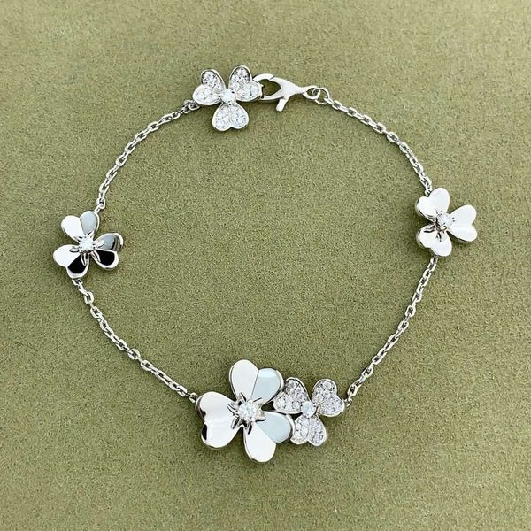 Classic designer jewelry Four-leaf Clover Bracelet jewelrys Trifolium Five Flower Bracelets Light and Luxury Small Design Van Clee jewelry quality Christmas gift
Classic designer jewelry Four-leaf Clover Bracelet jewelrys Trifolium Five Flower Bracelets Light and Luxury Small Design Van Clee jewelry quality Christmas gift