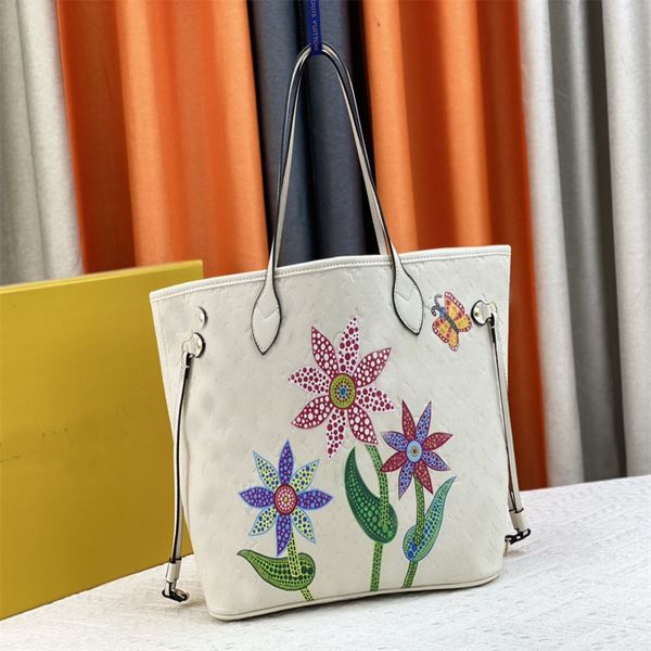 small design underarm large capacity tote bag for women in early spring 2023, high-end single shoulder portable commuting bag trend
small design underarm large capacity tote bag for women in early spring 2023, high-end single shoulder portable commuting bag trend