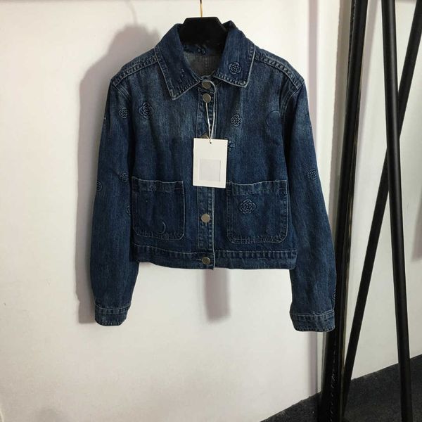 23ss womens jacket denim coat womens designer clothing logo camellia three-dimensional embossed lapel long sleeve denim coat women clothes, Black;brown
23ss womens jacket denim coat womens designer clothing logo camellia three-dimensional embossed lapel long sleeve denim coat women clothes, Black;brown