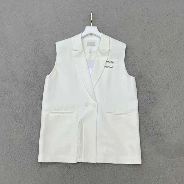 23ss waistcoat suit womens designer clothing match brooch lower corner slit design big pocket fastening jacquard lining women clothes a1, Black;white
23ss waistcoat suit womens designer clothing match brooch lower corner slit design big pocket fastening jacquard lining women clothes a1, Black;white