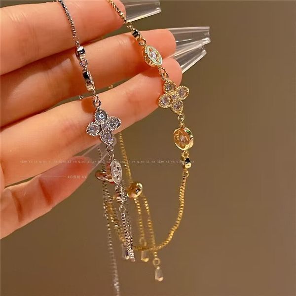 2023 new luxury Vans bracelets designer cleefry Bracelet colver jewelry 18k gold plated chains metal cleefly Charm for girls Mothers Day Chrismas party Holiday gift
2023 new luxury Vans bracelets designer cleefry Bracelet colver jewelry 18k gold plated chains metal cleefly Charm for girls Mothers Day Chrismas party Holiday gift