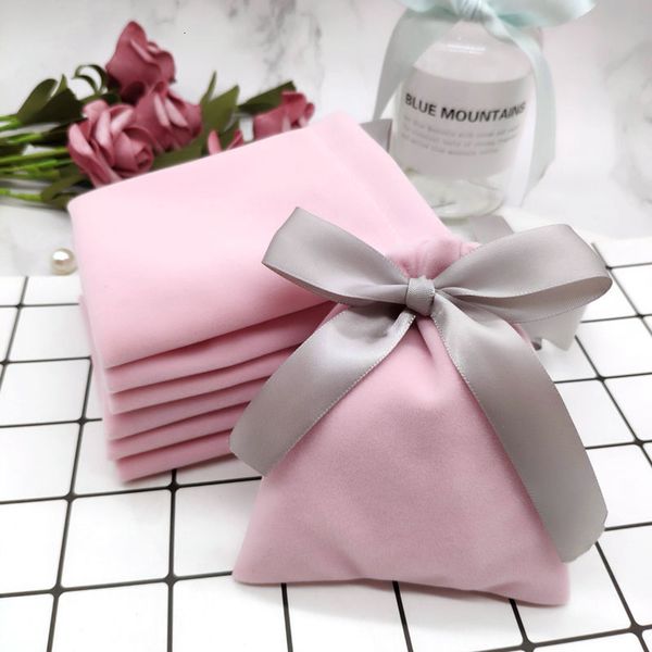 cuff links 50pc 7x9cm jewelry velvet bags with ribbon flannel pouches wedding candy gift packing christmas decoration fee custom 230407, Silver
cuff links 50pc 7x9cm jewelry velvet bags with ribbon flannel pouches wedding candy gift packing christmas decoration fee custom 230407, Silver