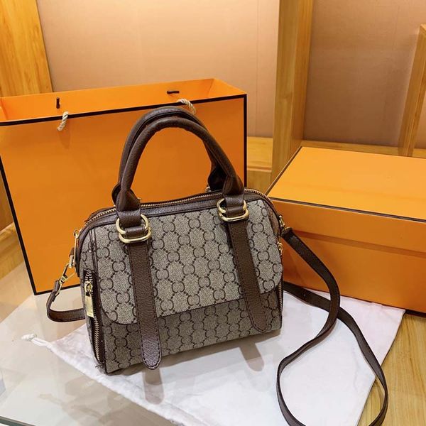 classic womens shoulder bags designer cowhide handbag low key luxury suede material and crocodile double sided fashion versatile crossbody b
classic womens shoulder bags designer cowhide handbag low key luxury suede material and crocodile double sided fashion versatile crossbody b