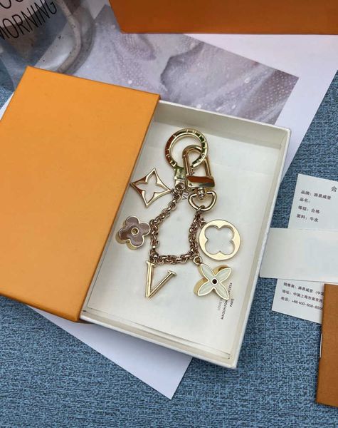 keychains lanyards 2023 new european and american long chain pink flower key ring belt original box motion current 30ess, Silver
keychains lanyards 2023 new european and american long chain pink flower key ring belt original box motion current 30ess, Silver