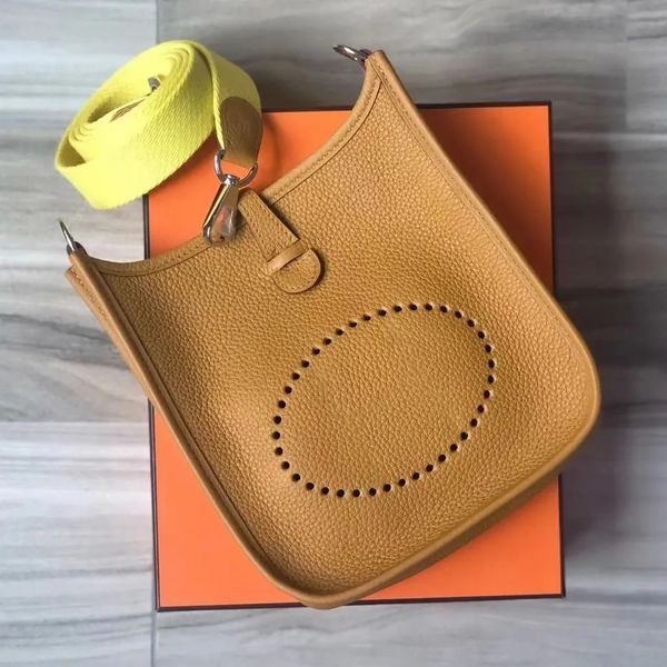 2023 cellphone case waist pouch bag designer handbag purses womens men bumbag belt women pocket bags fashion tote
2023 cellphone case waist pouch bag designer handbag purses womens men bumbag belt women pocket bags fashion tote