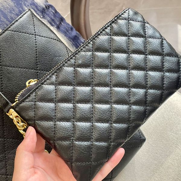 22bag totes bag women's chain clutch flap shopping bag wallet plaid leather wallet double letter solid high waist large space plaid cle
22bag totes bag women's chain clutch flap shopping bag wallet plaid leather wallet double letter solid high waist large space plaid cle