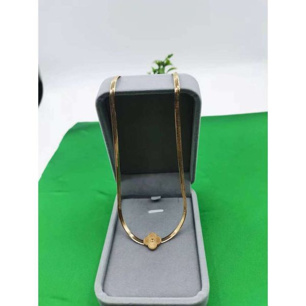 

Classic designer jewelry Four-leaf Clover Necklace jewelrys Light Luxury Small and Popular Blade Chain Four Leaf Grass Necklaces Versatile Fashion Jewelry Van Clee