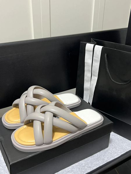 2023 designer women's slippers summer classic versatile bread slippers fashion people love simple luxury style, Black
2023 designer women's slippers summer classic versatile bread slippers fashion people love simple luxury style, Black