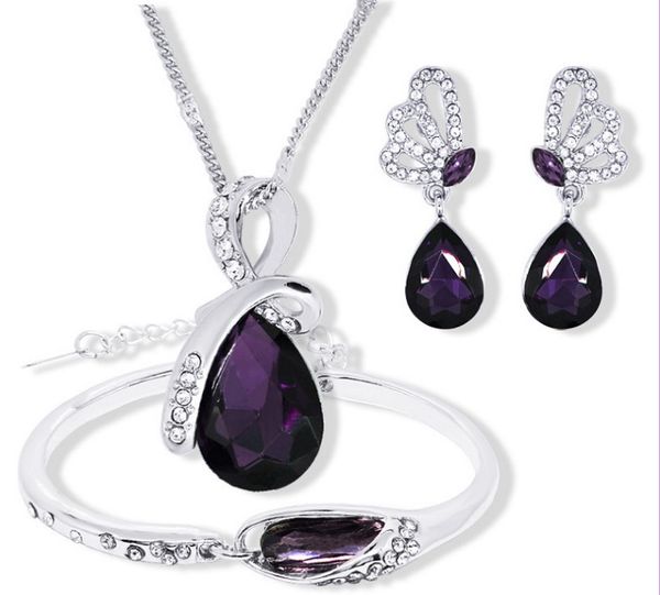 5sets/lot angel tears drop pendant necklace earrings bracelet 3pcs sets inlaid rhinestone zircon twinkle women noble and elegant ornaments v, Black
5sets/lot angel tears drop pendant necklace earrings bracelet 3pcs sets inlaid rhinestone zircon twinkle women noble and elegant ornaments v, Black