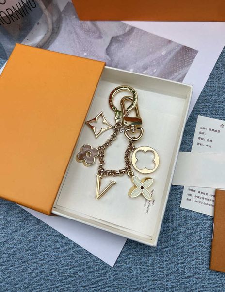 keychains lanyards 2023 new european and american long chain pink flower key ring belt original box motion current 84ess, Silver
keychains lanyards 2023 new european and american long chain pink flower key ring belt original box motion current 84ess, Silver