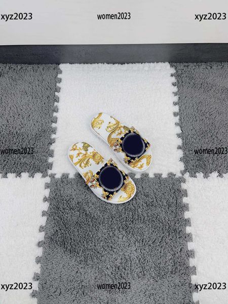 2023 colorful printing toddler shoes designer baby shoes fashion kids sandals classic design slippers summer box packaging childrens size 2, Black;grey
2023 colorful printing toddler shoes designer baby shoes fashion kids sandals classic design slippers summer box packaging childrens size 2, Black;grey