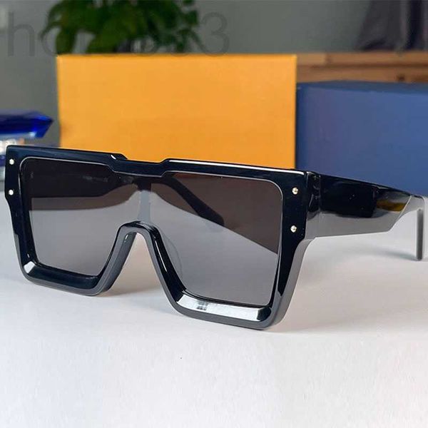 sunglasses designer z1547 features exaggerated with angular lines or a deep beveled front black acetate frame and lenses uv 400 protection 2, White;black
sunglasses designer z1547 features exaggerated with angular lines or a deep beveled front black acetate frame and lenses uv 400 protection 2, White;black