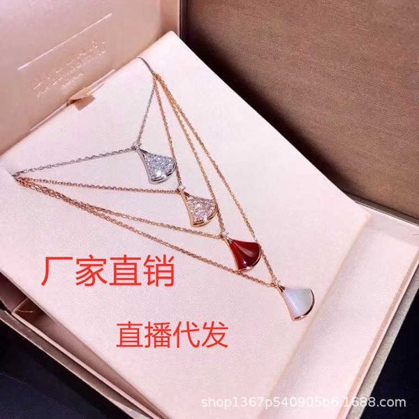 high version small skirt necklace for women with 18k rose gold lock bone chain white fritillaria red chalcedony small full diamond pendant, Silver
high version small skirt necklace for women with 18k rose gold lock bone chain white fritillaria red chalcedony small full diamond pendant, Silver