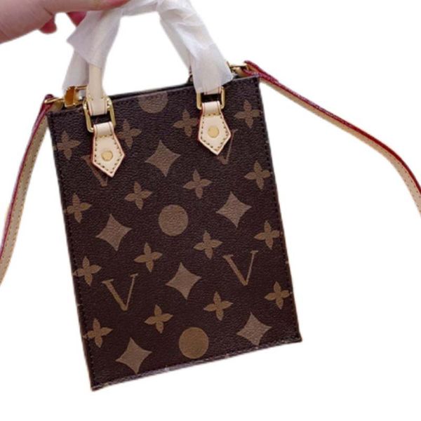 2022 new designer bag fashion casual small square summer women purse and handbags shoulder bag handbagsbag leather hand carry simple female
2022 new designer bag fashion casual small square summer women purse and handbags shoulder bag handbagsbag leather hand carry simple female