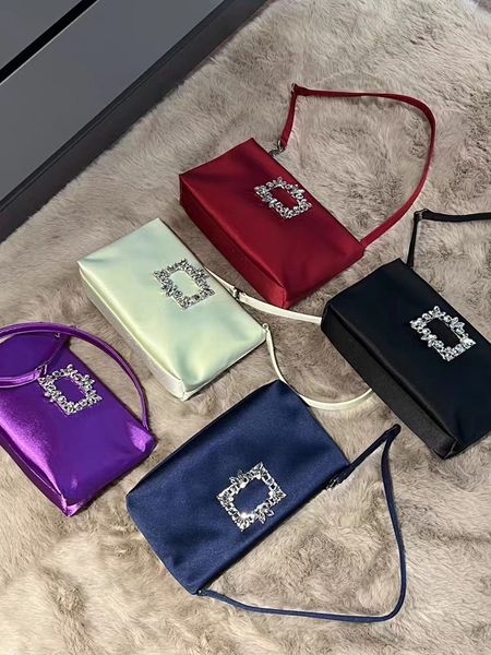 designer ladies dinner bag high-quality solid color real silk socialite diamond-encrusted square buckle banquet chain envelope bag fashion h
designer ladies dinner bag high-quality solid color real silk socialite diamond-encrusted square buckle banquet chain envelope bag fashion h